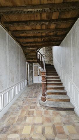 Saint-Malo (35400) Maison de caractère en cœur de ville, cadre calme et proche de tout, à réhabiliter.