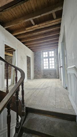 Saint-Malo (35400) Maison de caractère en cœur de ville, cadre calme et proche de tout, à réhabiliter.