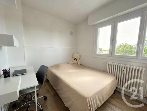 Appartement F3 à vendre  3 pièces - 53,01 m 2   LA ROCHE SUR YON  - 85