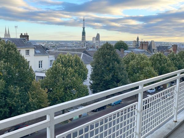 APPARTEMENT VUE CATHEDRALE A 5 MN A PIED DE LA GARE SNCF