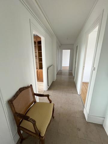 APPARTEMENT VUE CATHEDRALE A 5 MN A PIED DE LA GARE SNCF