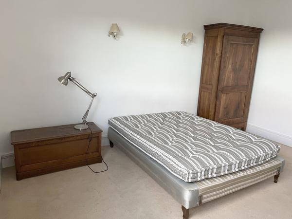 APPARTEMENT VUE CATHEDRALE A 5 MN A PIED DE LA GARE SNCF