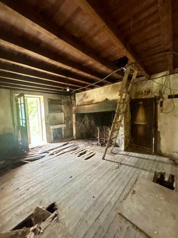 A vendre, grange à rénover située à 5 min de CHANCELADE 24650