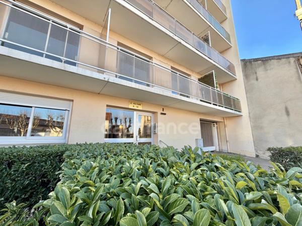 APPARTEMENT T1 27 M2, CENTRE VILLE, PROCHE IUT, BALCON, CAVE, 1ER ÉTAGE AVEC ASCENSEUR, LUMINEUX.