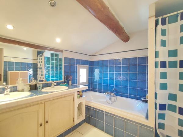 Maison de Village / Appartement de 135 m² à Mallemort