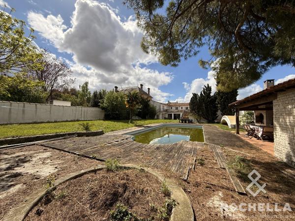 Grande Maison avec Piscine, Garage et maison annexe – Saint-Jean-d'Angély