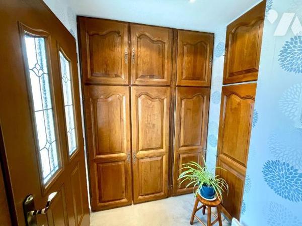 MAISON SUR SOUS-SOL AVEC CONFORT DU PLAIN-PIED.
A VENDRE A RETHEL, AXE REIMS/CHARLEVILLE-MEZIE...