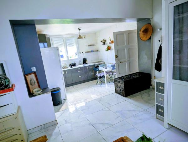 À vendre - Maison, 4 pièces située à Saint-Pierre-des-Corps (37700)