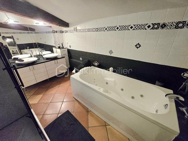 Corps de ferme de 379 m²