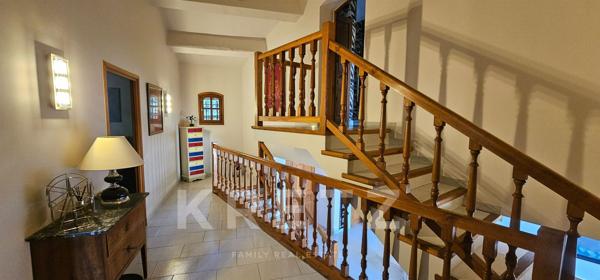 Grande demeure de caractère - très belle vue - piscine