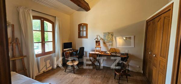 Grande demeure de caractère - très belle vue - piscine