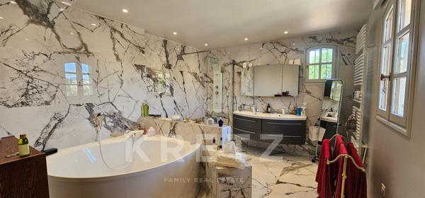 Grande demeure de caractère - très belle vue - piscine