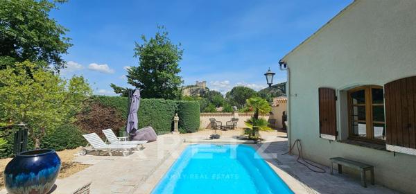 Grande demeure de caractère - très belle vue - piscine