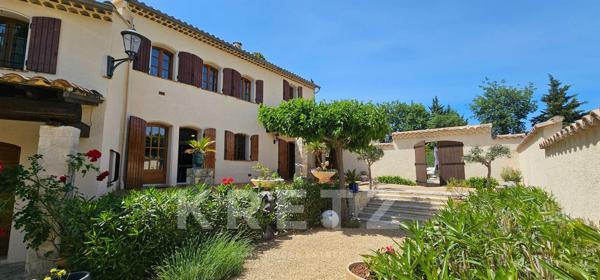 Grande demeure de caractère - très belle vue - piscine