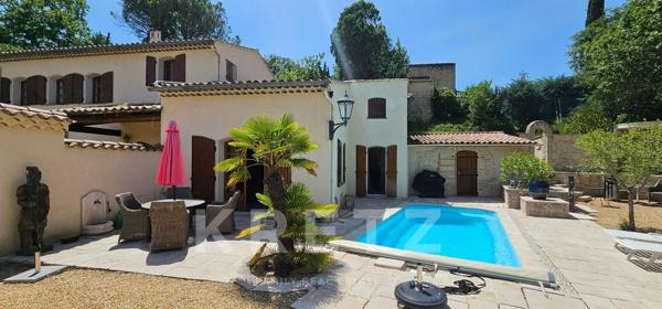 Grande demeure de caractère - très belle vue - piscine