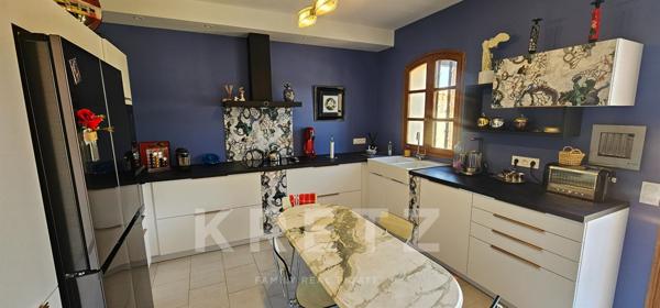 Grande demeure de caractère - très belle vue - piscine