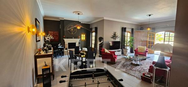 Grande demeure de caractère - très belle vue - piscine