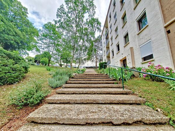 Appartement 3 pièces Poitiers secteur Blossac avec garage et balcon