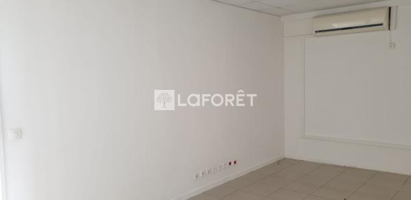 Location bureau Baie-Mahault - 69 m² - 1 254 €/mois