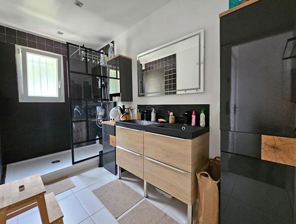 Maison à vendre 4 pièces 98 m² - LA CRAU Secteur calme, résidentiel, vue dégagée.