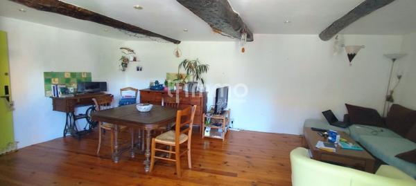 Maison de village + terrasse.