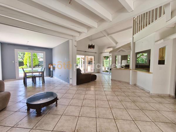 Vente
                Maison263 m² - 9 Pièces -
                    MONT DE MARSAN (40000)