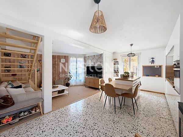 A VENDRE - BAIXAS - MAISON DE CARACTERE - COUR - TERRASSE