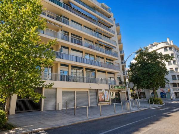 Vente                                                      Garage
                        
                                                            à Nice