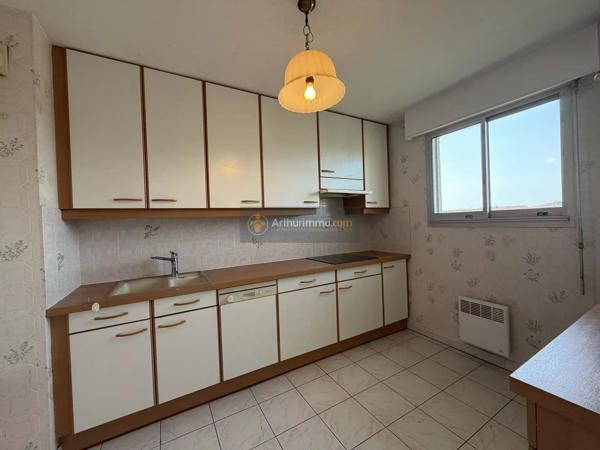 Location                                                      Appartement
                        
                                         63 m2                     à Fréjus