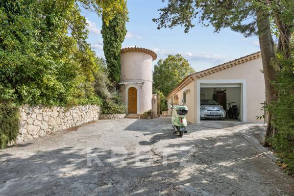 Propriété rare au calme avec piscine et grand terrain arboré