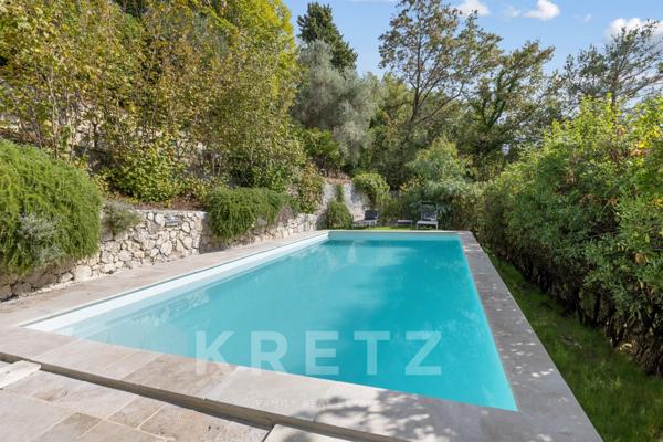 Propriété rare au calme avec piscine et grand terrain arboré