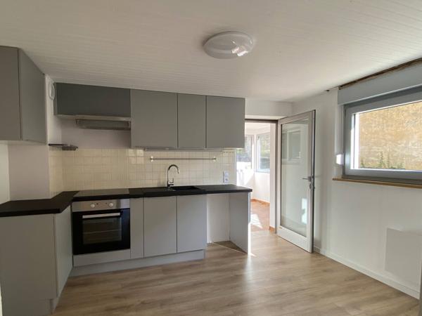 Maison d'environ 177 m²,rénovée, 2 appartements, 8 p. terrain 514 m²