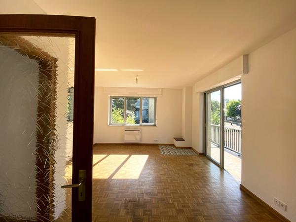 Maison d'environ 177 m²,rénovée, 2 appartements, 8 p. terrain 514 m²