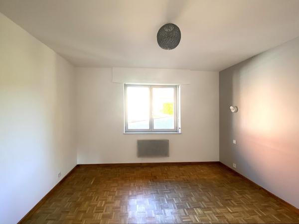 Maison d'environ 177 m²,rénovée, 2 appartements, 8 p. terrain 514 m²