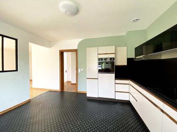 Maison d'environ 177 m²,rénovée, 2 appartements, 8 p. terrain 514 m²