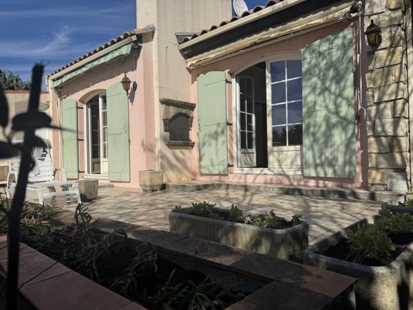 Maison individuelle deux garages 800 m2 jardin NIMES Travaux