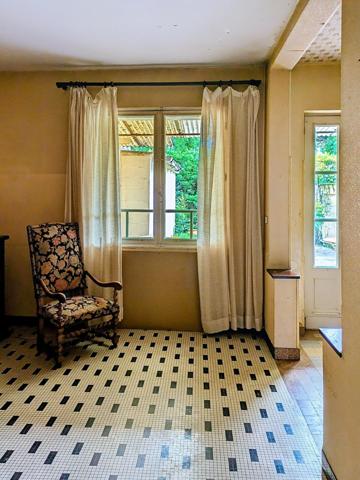 Maison de ville à rénover - Proche commerces