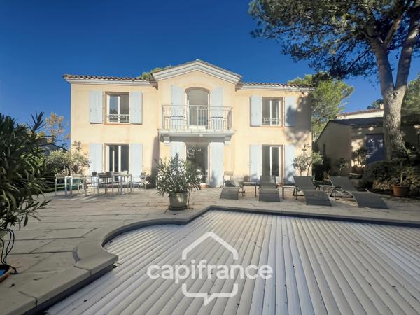 GOLF DE PONT ROYAL bastide au charme lumineux de 140 m2 établie sur un terrain de 657 m2, 4 chambres dont une master, 2 salle de bains, piscine double garage