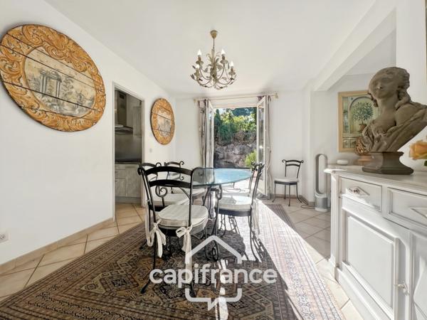 GOLF DE PONT ROYAL bastide au charme lumineux de 140 m2 établie sur un terrain de 657 m2, 4 chambres dont une master, 2 salle de bains, piscine double garage