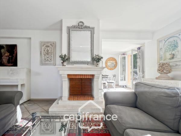 GOLF DE PONT ROYAL bastide au charme lumineux de 140 m2 établie sur un terrain de 657 m2, 4 chambres dont une master, 2 salle de bains, piscine double garage