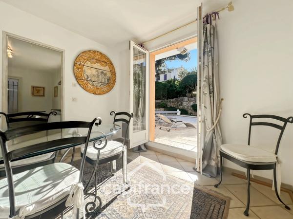 GOLF DE PONT ROYAL bastide au charme lumineux de 140 m2 établie sur un terrain de 657 m2, 4 chambres dont une master, 2 salle de bains, piscine double garage