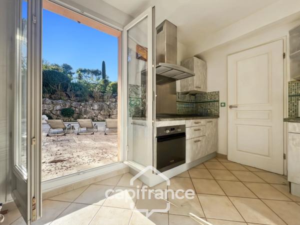 GOLF DE PONT ROYAL bastide au charme lumineux de 140 m2 établie sur un terrain de 657 m2, 4 chambres dont une master, 2 salle de bains, piscine double garage