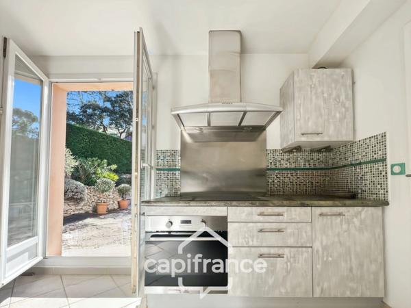 GOLF DE PONT ROYAL bastide au charme lumineux de 140 m2 établie sur un terrain de 657 m2, 4 chambres dont une master, 2 salle de bains, piscine double garage