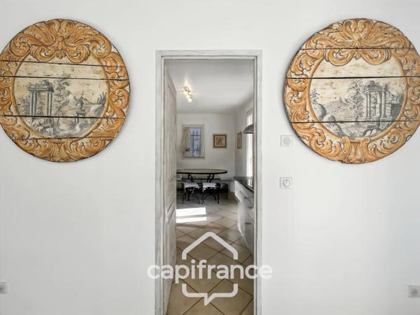 GOLF DE PONT ROYAL bastide au charme lumineux de 140 m2 établie sur un terrain de 657 m2, 4 chambres dont une master, 2 salle de bains, piscine double garage