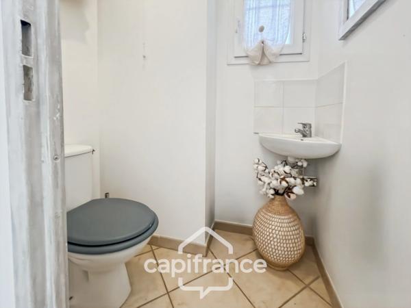 GOLF DE PONT ROYAL bastide au charme lumineux de 140 m2 établie sur un terrain de 657 m2, 4 chambres dont une master, 2 salle de bains, piscine double garage