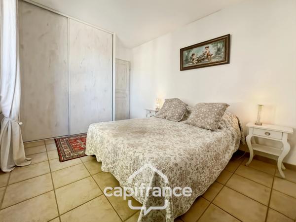 GOLF DE PONT ROYAL bastide au charme lumineux de 140 m2 établie sur un terrain de 657 m2, 4 chambres dont une master, 2 salle de bains, piscine double garage