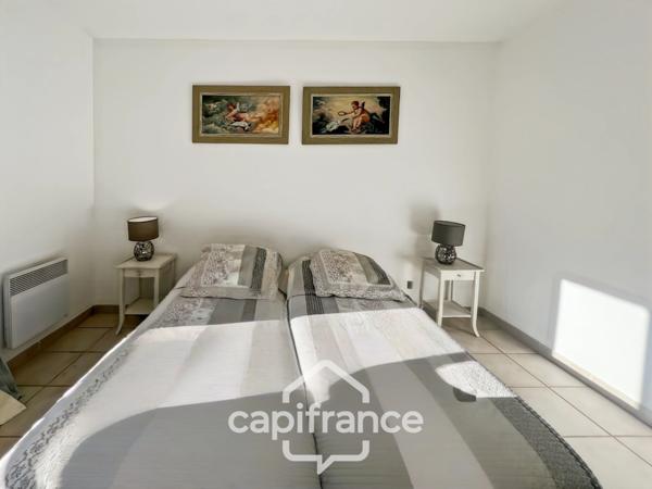 GOLF DE PONT ROYAL bastide au charme lumineux de 140 m2 établie sur un terrain de 657 m2, 4 chambres dont une master, 2 salle de bains, piscine double garage