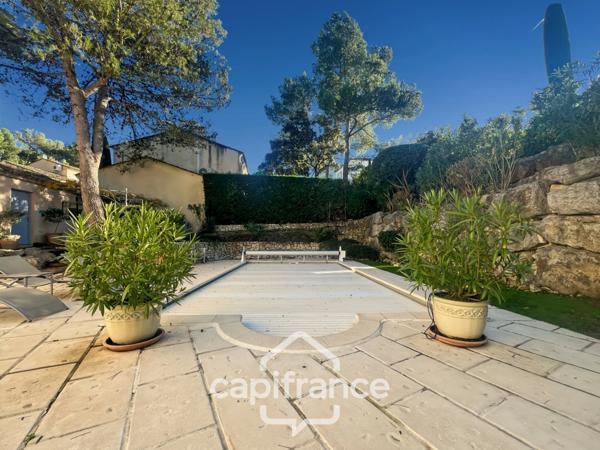 GOLF DE PONT ROYAL bastide au charme lumineux de 140 m2 établie sur un terrain de 657 m2, 4 chambres dont une master, 2 salle de bains, piscine double garage