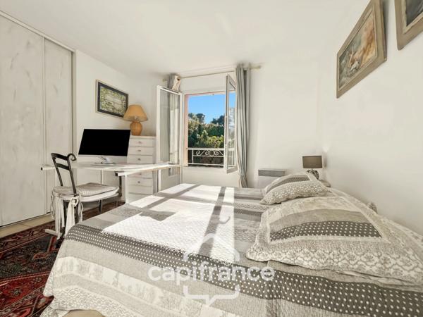 GOLF DE PONT ROYAL bastide au charme lumineux de 140 m2 établie sur un terrain de 657 m2, 4 chambres dont une master, 2 salle de bains, piscine double garage