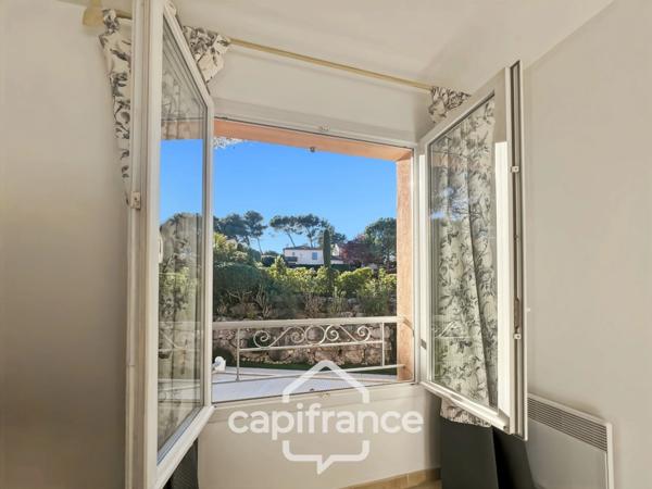 GOLF DE PONT ROYAL bastide au charme lumineux de 140 m2 établie sur un terrain de 657 m2, 4 chambres dont une master, 2 salle de bains, piscine double garage